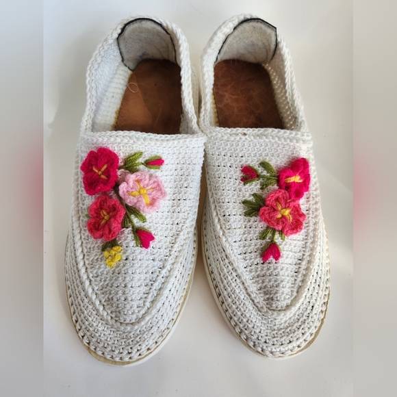 Embroidered Handmade Crochet Floral Women's Shoes Size US 6.5 "One of a kind" - Picture 6 of 7